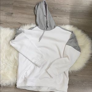 Men’s Adidas pull over sweater